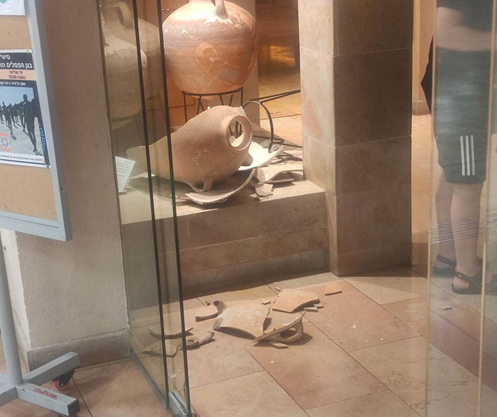 “A Disaster Waiting To Happen”: 5-Year-Old Breaks 3,500-Year-Old Bronze Age Jar At A Museum “A Disaster Waiting To Happen”: 5-Year-Old Breaks 3,500-Year-Old Bronze Age Jar At A Museum