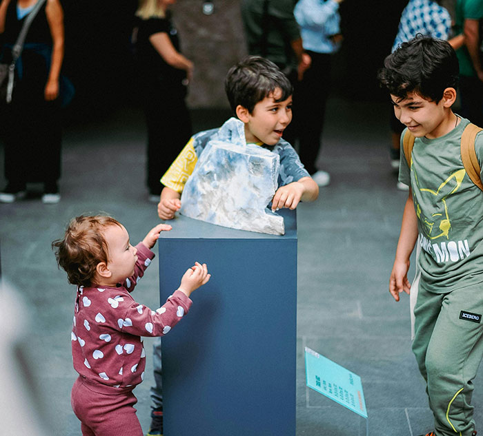“A Disaster Waiting To Happen”: 5-Year-Old Breaks 3,500-Year-Old Bronze Age Jar At A Museum “A Disaster Waiting To Happen”: 5-Year-Old Breaks 3,500-Year-Old Bronze Age Jar At A Museum