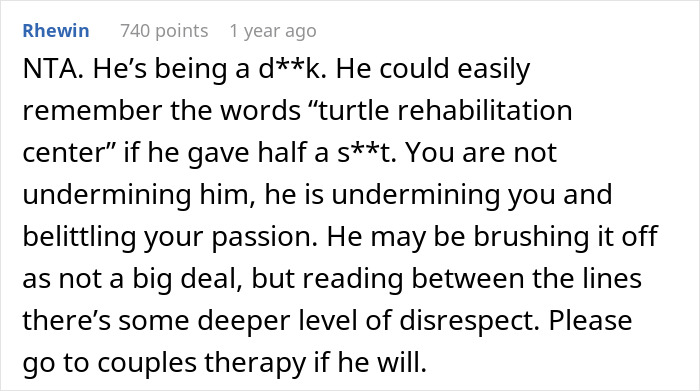 Husband Keeps Introducing Woman As Aquarium Guide Instead Of Marine Biologist, She’s Had Enough Husband Keeps Introducing Woman As Aquarium Guide Instead Of Marine Biologist, She’s Had Enough