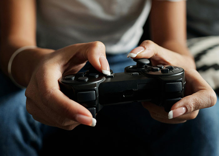 “What’s A Common Rule That You Break Regularly Because You Fundamentally Disagree With It?” (45 Answers)