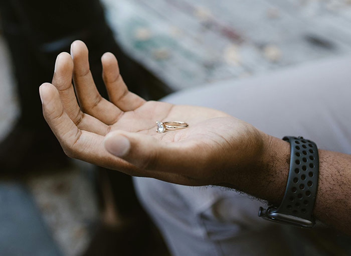 Woman Left Stunned After Man Forces Her To Choose Between His Mom Or Their Divorce Woman Left Stunned After Man Forces Her To Choose Between His Mom Or Their Divorce