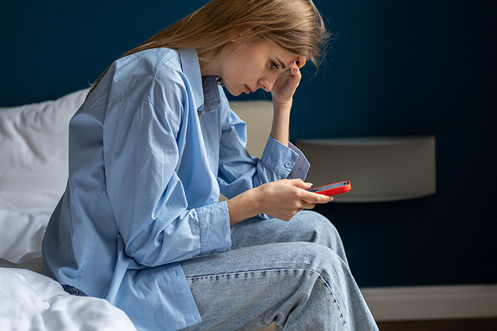 Husband Lies To Coworkers For 3 Years, Is Lost For Words When Wife Finds Out Husband Lies To Coworkers For 3 Years, Is Lost For Words When Wife Finds Out