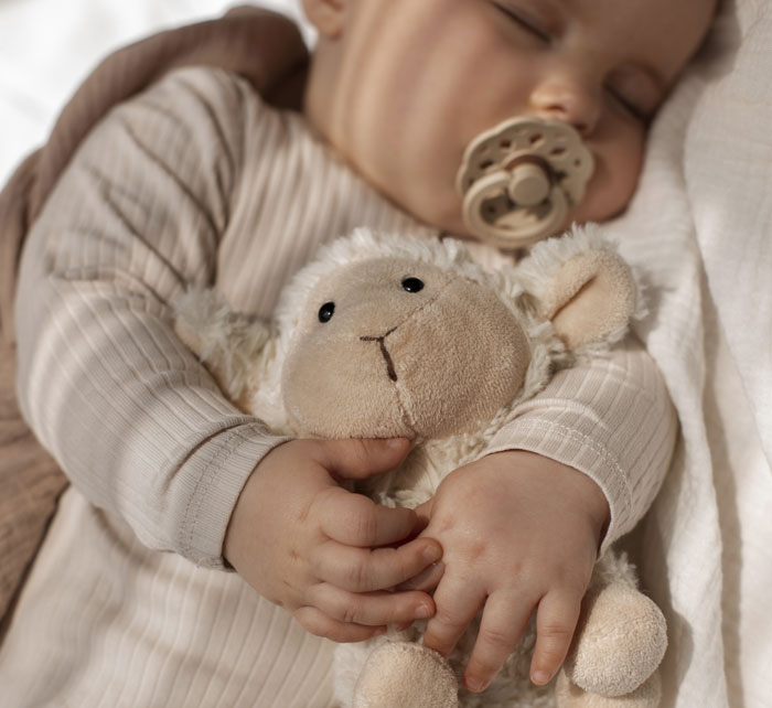 Woman Bursts Out Laughing At Name Sister Picked For Her Kid, Gets Banned From &ldquo;All Family Dinners&rdquo; 