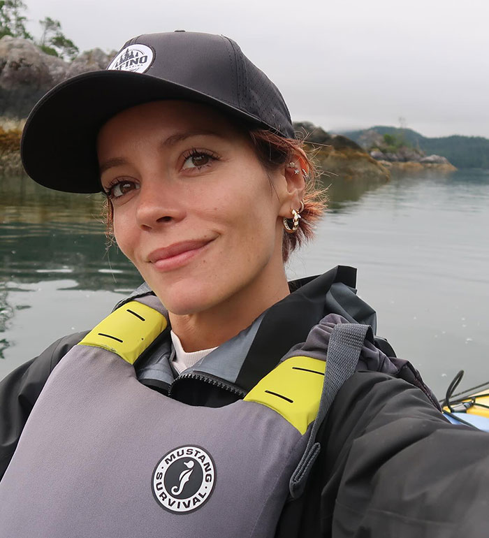 Lily Allen Refuses To Back Down After Receiving Backlash For &ldquo;Dumping&rdquo; Dog That Ate Her Passport