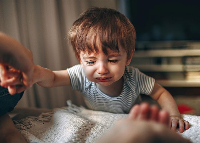 Man Chooses Mom Over Wife And Their Daughter, Makes Wife Seriously Question Their Future Man Chooses Mom Over Wife And Their Daughter, Makes Wife Seriously Question Their Future