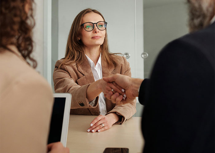 Woman Finds Out Why BF Doesn&rsquo;t Want To Introduce Her To His Friends, Considers Ending Everything