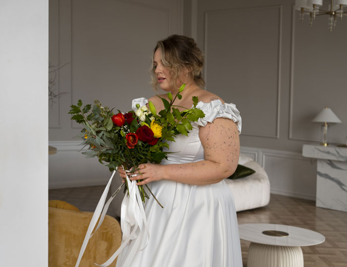 Plus-Sized Bride Doesn't Accept Rejection, Attempts To Snatch Friend&rsquo;s Wedding Dress When Told No