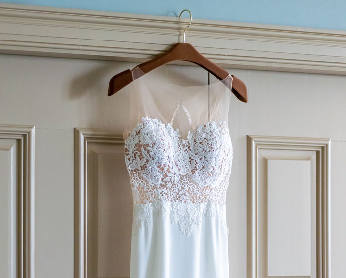 Plus-Sized Bride Doesn't Accept Rejection, Attempts To Snatch Friend&rsquo;s Wedding Dress When Told No