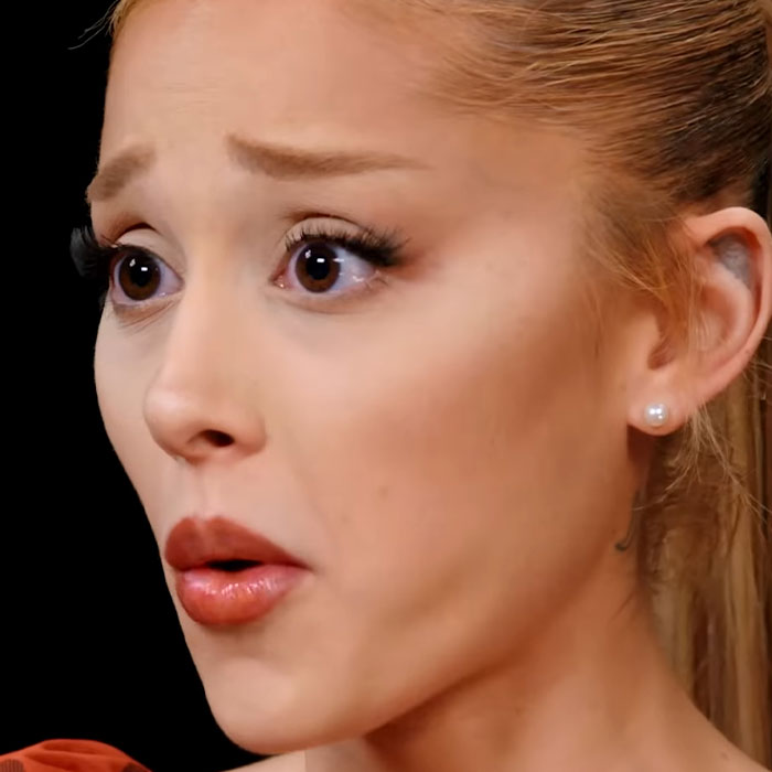 People Freak Out Over Ariana Grande&rsquo;s Chill Reaction After Eating Spicy Wings On 'Hot Ones'