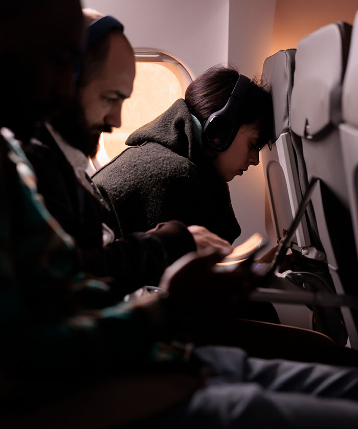 &ldquo;They&rsquo;re Idiots&rdquo;: Raw-Dogging On Flights Has Become &ldquo;One Of The Most Dangerous Trends&rdquo; Ever