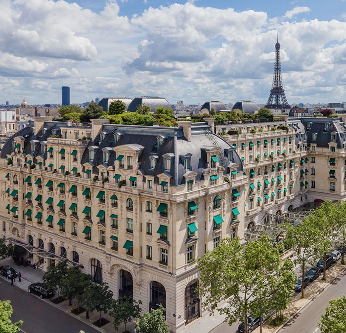 Paris Restaurant Defends Decision To Turn Away Serena Williams And Her Kids Despite Backlash Paris Restaurant Defends Decision To Turn Away Serena Williams And Her Kids Despite Backlash