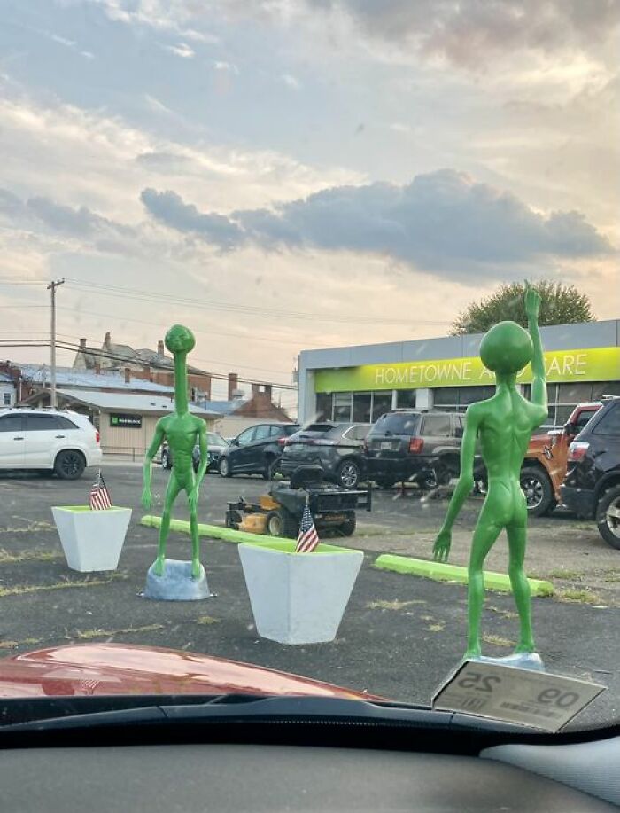 Random Aliens Alongside The Road In Mount Gilead, Ohio