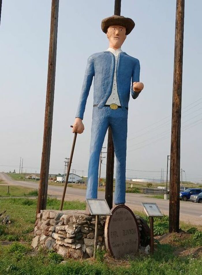 Paul Bunyan's Brother... Earl Bunyan! Located In New Town, North Dakota