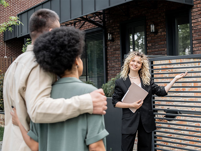 Woman Takes Revenge Against Rude Home Buyers By Removing Everything Not Included In The Contract