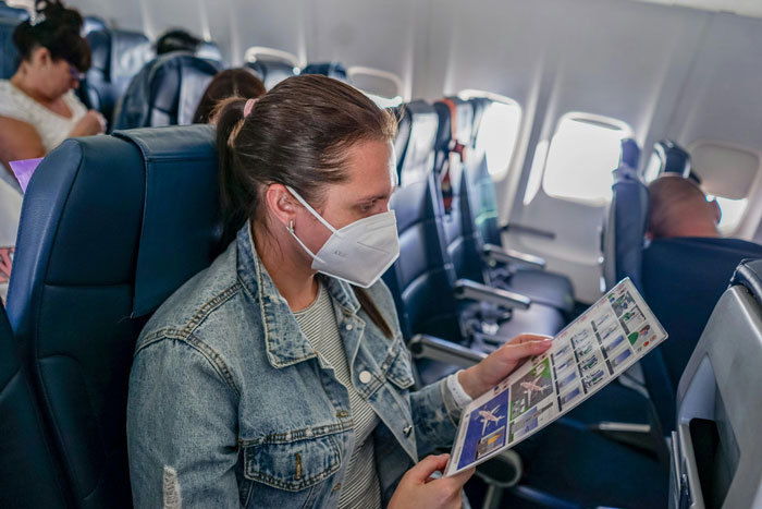 Lady Sandwiched Between Couple On Long Flight Has To Endure Woman’s Obnoxious Behavior For 5 Hours Lady Sandwiched Between Couple On Long Flight Has To Endure Woman’s Obnoxious Behavior For 5 Hours