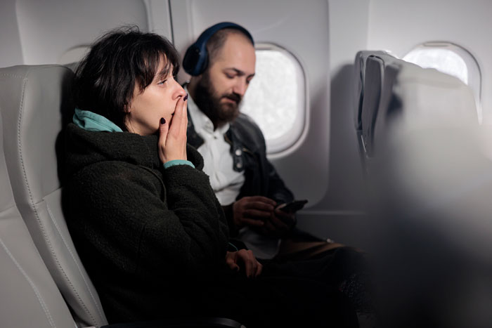 Lady Sandwiched Between Couple On Long Flight Has To Endure Woman’s Obnoxious Behavior For 5 Hours Lady Sandwiched Between Couple On Long Flight Has To Endure Woman’s Obnoxious Behavior For 5 Hours