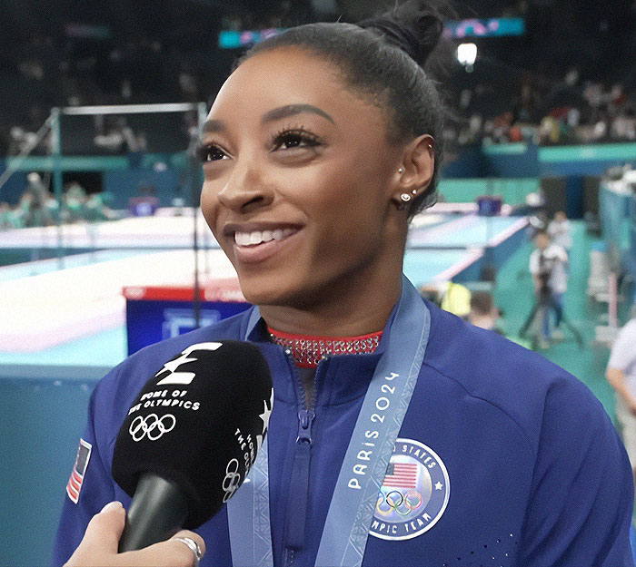 Suni Lee Wins Viral Olympic Trend By Making Fun Of Her Fall During Balance Beam Final Suni Lee Wins Viral Olympic Trend By Making Fun Of Her Fall During Balance Beam Final