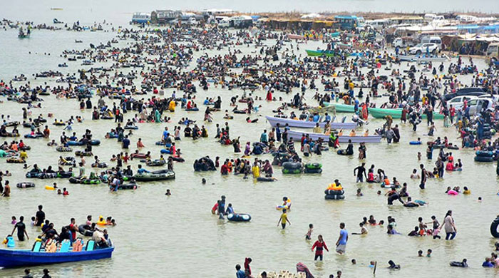As Temperatures Reach Sweltering Heights, Families Cool Off In Keenjhar Lake In Thatta, Sindh On Sunday