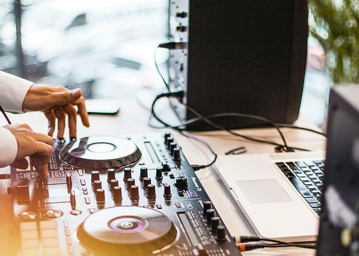 50 People Share Things They Don’t Believe Anyone Genuinely Likes