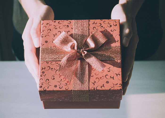 Newlyweds Ask Woman To Return Their Wedding Gift After They Didn&rsquo;t Even Invite Her