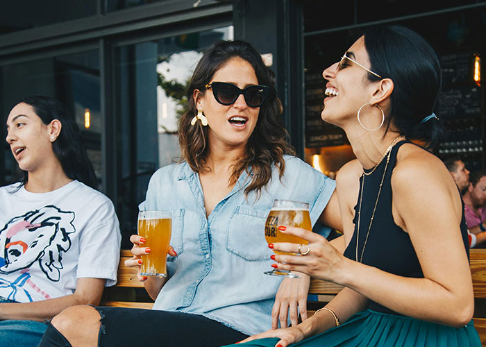 Woman Invites Herself To A Friend’s House To Throw A Party For Family And Friends, Gets Ghosted Woman Invites Herself To A Friend’s House To Throw A Party For Family And Friends, Gets Ghosted