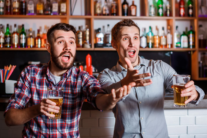 Drama Erupts As Woman &ldquo;Ruins&rdquo; Guy&rsquo;s Safe Space By Joining Trivia Night At Local Bar, He Storms Out