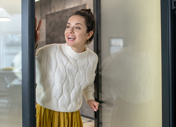 Mom Finds A Way To Keep Coworkers From Disturbing Her While She Pumps, Makes Them Uncomfortable