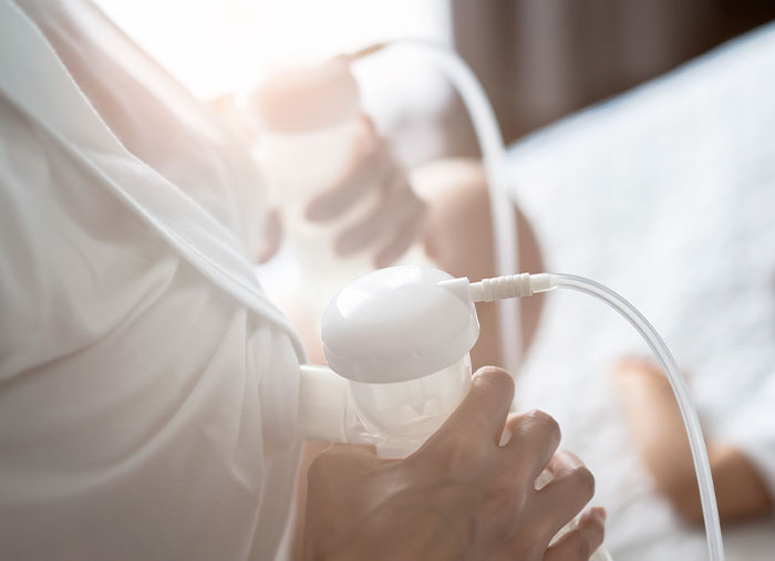 Mom Finds A Way To Keep Coworkers From Disturbing Her While She Pumps, Makes Them Uncomfortable