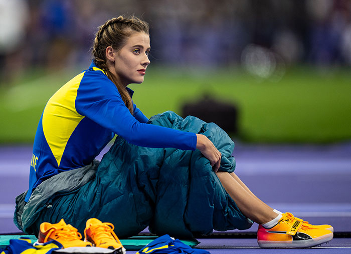 Yaroslava Mahuchikh's Bizarre Relaxation Technique Stuns Olympic Viewers Yaroslava Mahuchikh's Bizarre Relaxation Technique Stuns Olympic Viewers