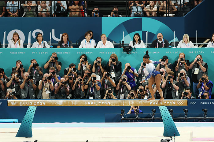 Simone Biles Slips Off Balance Beam And Misses Medal As Fans Blame Shushing Crowd