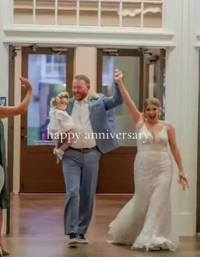 Bride Exposes The Viral &ldquo;Unhinged&rdquo; Hate Letter An Anonymous Guest Left At Her Wedding