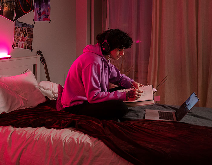 Eldest Son Says He Will Move Out Unless He Gets A Separate Room, Is Told To Pay Rent Eldest Son Says He Will Move Out Unless He Gets A Separate Room, Is Told To Pay Rent