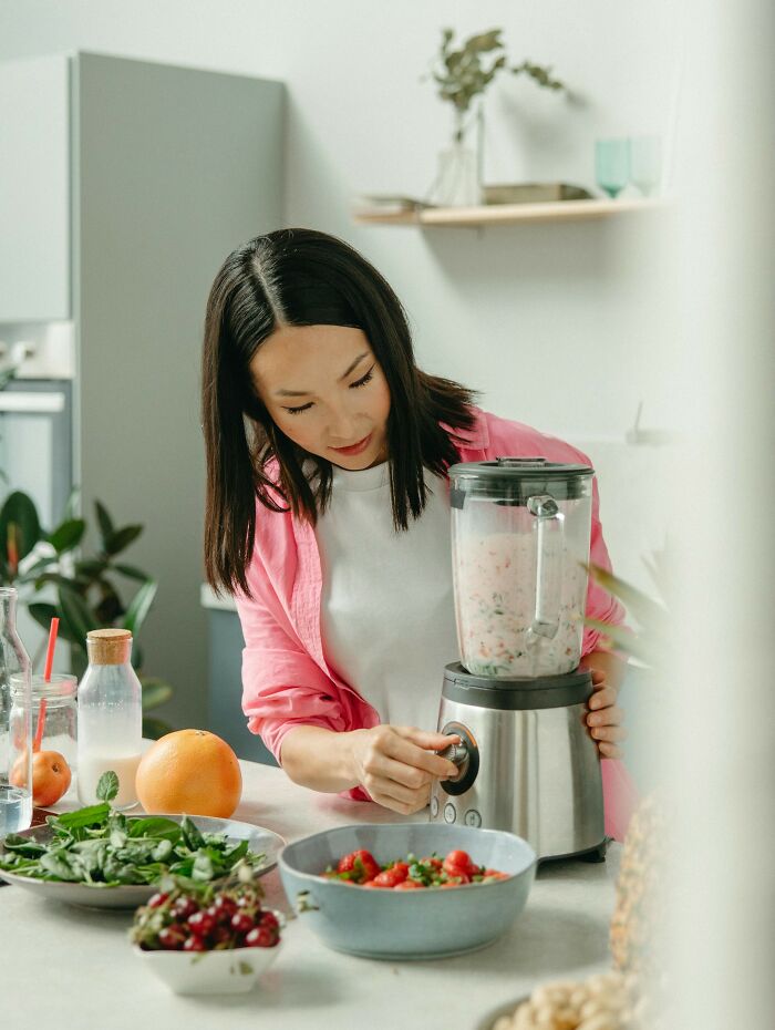 “Sniffing Rubbing Alcohol Gets Rid Of Nausea”: 50 Weird Life Hacks That Work For Some Reason