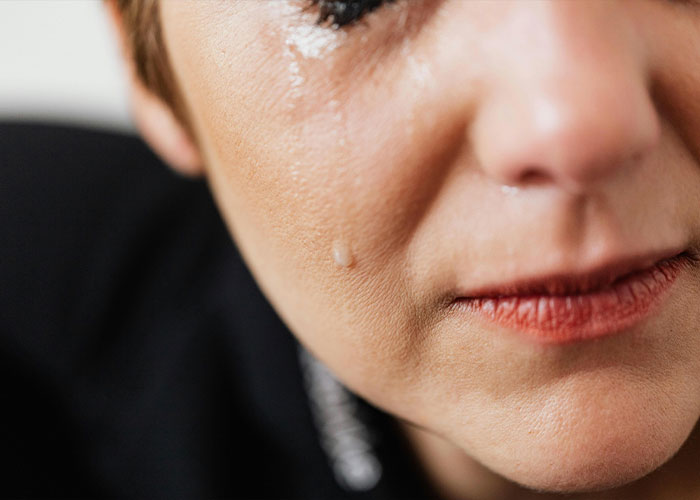 "Left Her Boyfriend To Be With Me": 50 Red Flags People Wouldn't Ignore In A Partner Again