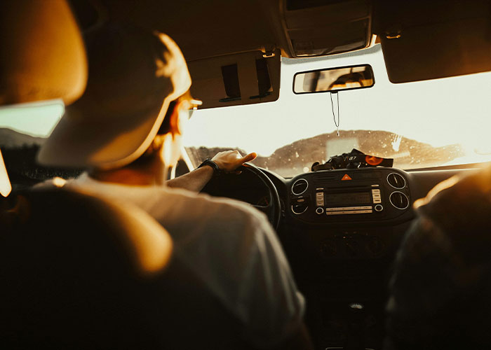 "Left Her Boyfriend To Be With Me": 50 Red Flags People Wouldn't Ignore In A Partner Again