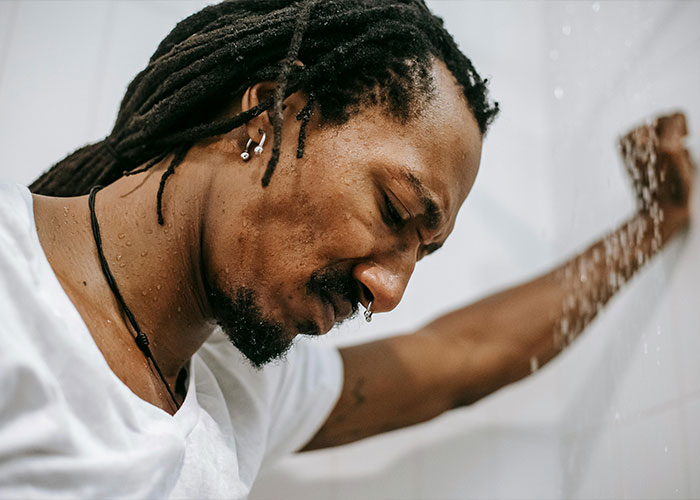 "Left Her Boyfriend To Be With Me": 50 Red Flags People Wouldn't Ignore In A Partner Again