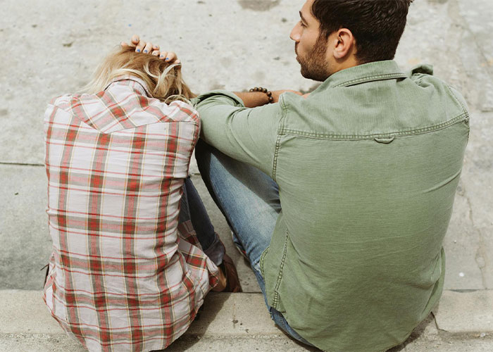 "Left Her Boyfriend To Be With Me": 50 Red Flags People Wouldn't Ignore In A Partner Again