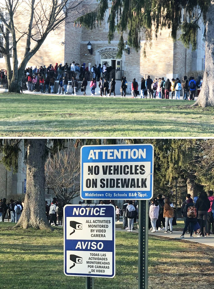 La fila para entrar en la escuela porque revisan todas las mochilas