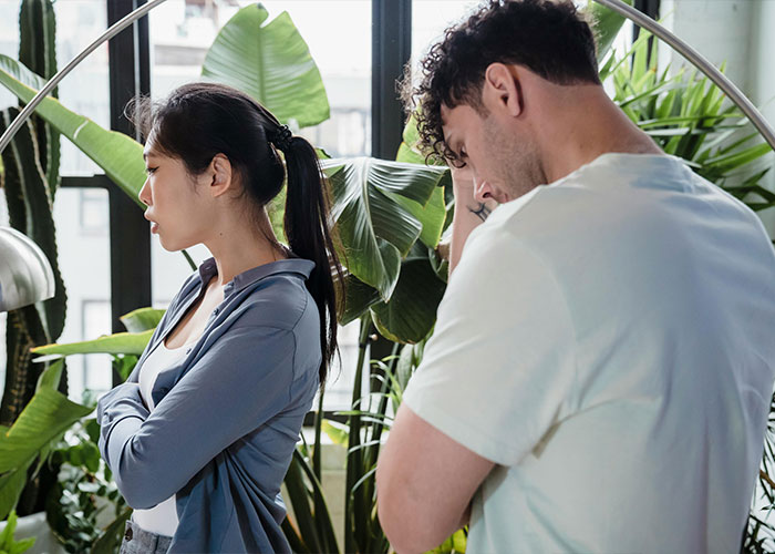 "Left Her Boyfriend To Be With Me": 50 Red Flags People Wouldn't Ignore In A Partner Again
