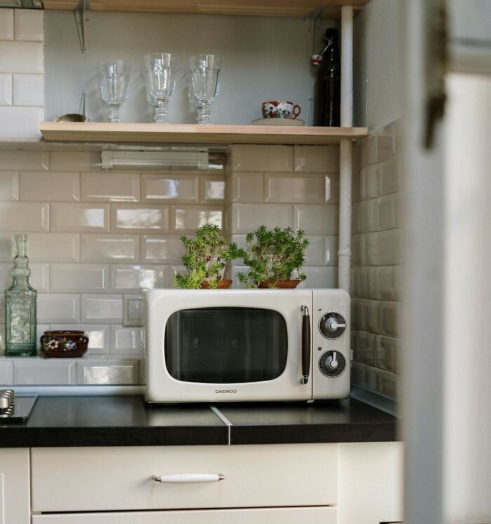 “Sniffing Rubbing Alcohol Gets Rid Of Nausea”: 50 Weird Life Hacks That Work For Some Reason