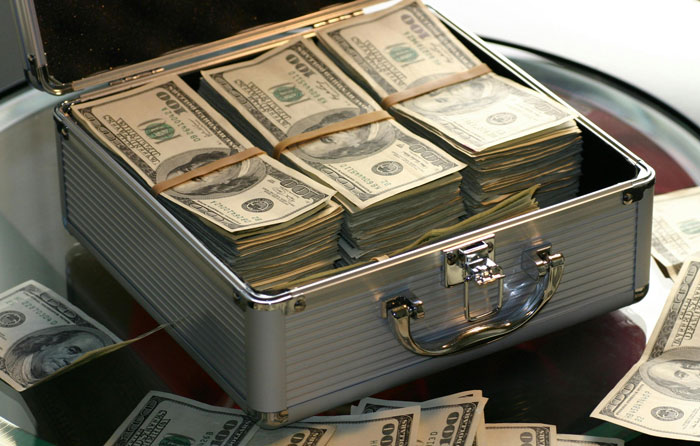 30 Chilling Truths Hidden In Plain Sight That Only Got Exposed After Death