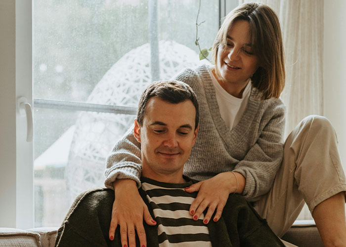 "Left Her Boyfriend To Be With Me": 50 Red Flags People Wouldn't Ignore In A Partner Again