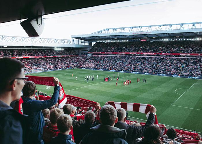 "Left Her Boyfriend To Be With Me": 50 Red Flags People Wouldn't Ignore In A Partner Again