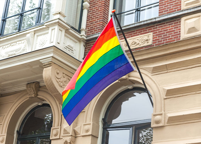 Neighbor Goes Above And Beyond To Break A Same-Sex Couple Up, Starts A War He Can’t Win Neighbor Goes Above And Beyond To Break A Same-Sex Couple Up, Starts A War He Can’t Win