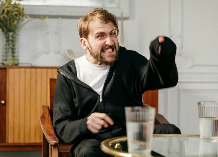 50 Times Relatives Messed Up So Badly, They Got Ostracized By The Rest Of The Family