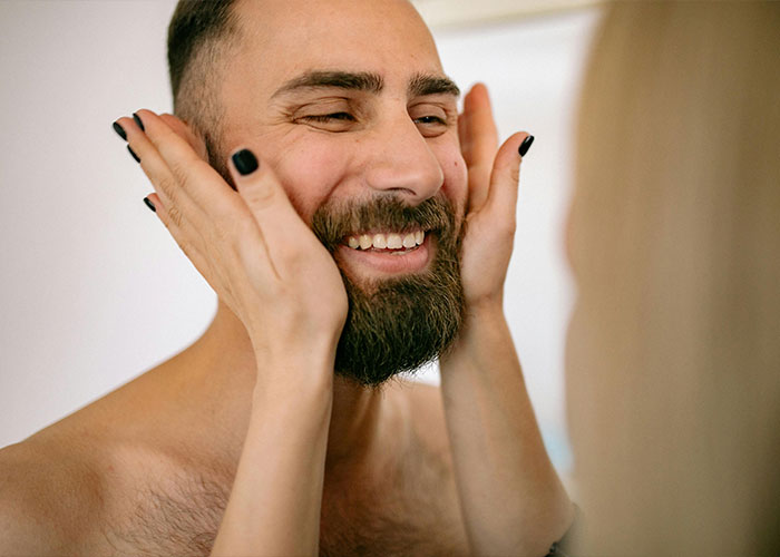 "Left Her Boyfriend To Be With Me": 50 Red Flags People Wouldn't Ignore In A Partner Again