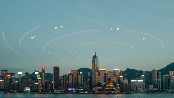 Street Photographer Captures Accidental Photo Opportunities (21 New Pics)