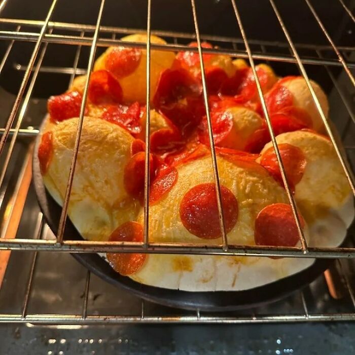 Pizzas-With-Threatening-Auras