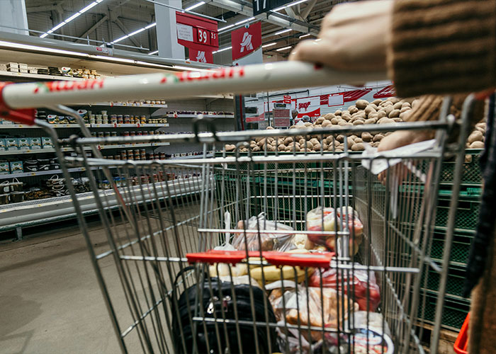 Person Secretly Adds Expensive Items To Woman&rsquo;s Shopping Bill To Give Her Bad Karma Back