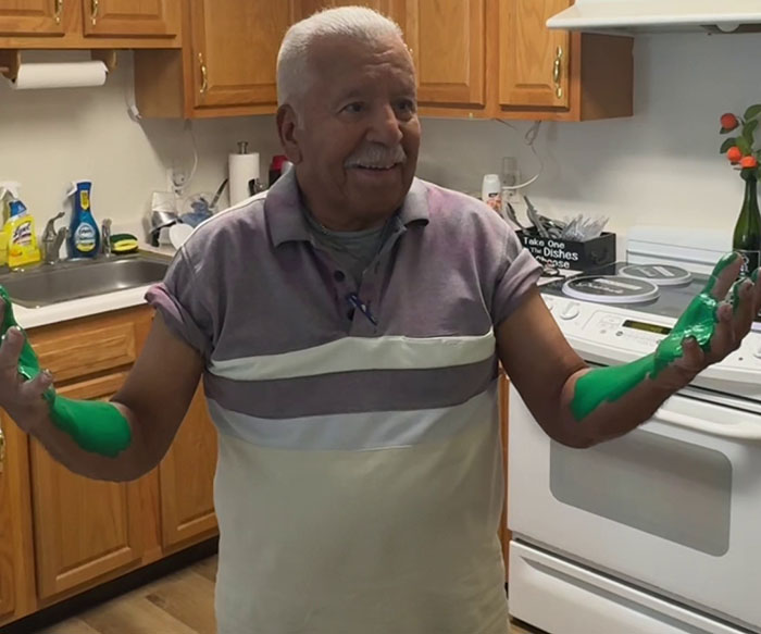 Grandpa Doesn’t Let Cancer Take His Spirit Away As Family Comes Up With A Perfect Way To Remember Him Grandpa Doesn’t Let Cancer Take His Spirit Away As Family Comes Up With A Perfect Way To Remember Him